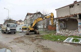 Can ve mal güvenliğini tehlikeye atan metruk bina...