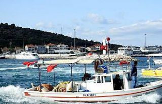 Çanakkale Deniz Zaferi, karada ve denizde kutlandı