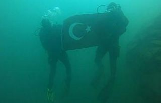 Çanakkale şehitleri anısına 30 metre derinlikte...