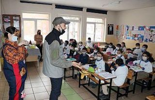 “Çat Kapı Tiyatrosu” ile orman sevgisi aşılanıyor