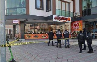 Çatıdan düşen genç ağır yaralandı