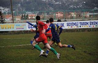 Çaycumaspor- Çaydeğirmeni Belediyespor karşılasmasında...