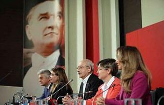 CHP Genel Merkezi’nde çalışan kadın personele...