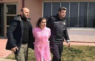 Cinnet geçiren kadın 10 yaşındaki oğlunu kesici...