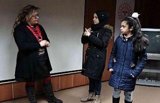 Çocuğunun dilini öğrendi 10 yıl sonra ilk defa...