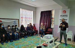 Çocuk yaşta fotoğraf çekmeyi öğreniyorlar