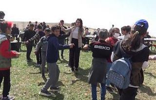 Çocuklar ilk kez uçurtma heyecanı yaşadı