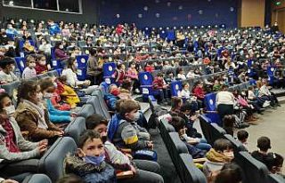 Çocuklar tiyatroyla buluşuyor