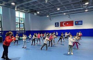Çocuklara zumba dersi
