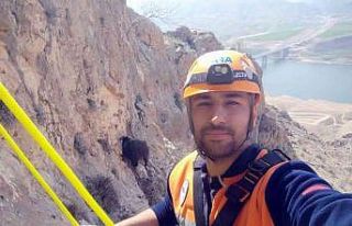 Dağlık alanda mahsur kalan keçi AFAD’ın 4 saatlik...