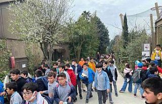Darıca’da çocuklar Hayvanat Bahçesi’ni geziyor