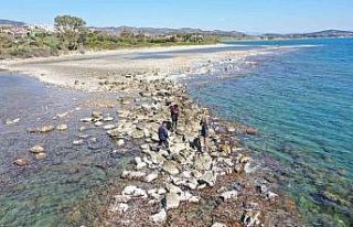 Datça’da deniz çekilince liman kalıntıları...