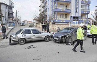 Dedesinin otomobiliyle polisten kaçarken kaza yapınca...