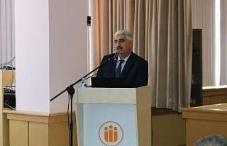 Dekan Erdem: “Akif, toplumu yönlendiren bir aydındır”