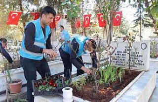Denetimi Serbestlik Müdürlüğü personeli şehitlikte...