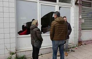 Deponun camını kırıp malzemeleri çaldılar