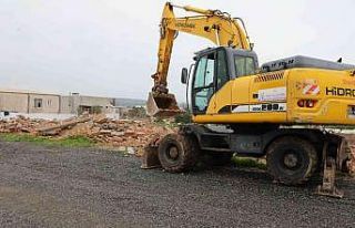 Didim’de kaçak yapıların yıkımı sürüyor