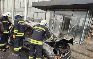 Diyarbakır’da alevlere teslim olan hafif ticari...