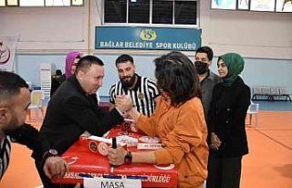 Diyarbakır’da bilek güreşinin yıldızlarına...