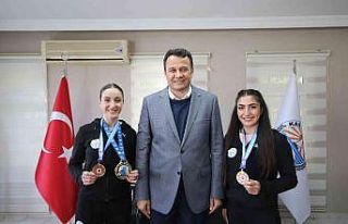 Doğan kardeşlerden Kaş’a gurur madalyası