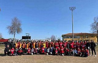 Döşemealtı Futbol Okulu öğrencileri dostluk maçına...
