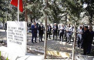 Döşemealtı’nda şehitler kabirleri başında...