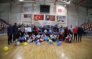 Down sendromlu çocuklar sporla eğlendi