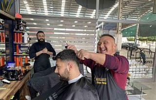 Down sendromlu Erdem 13 yıldır berberlik yapıyor