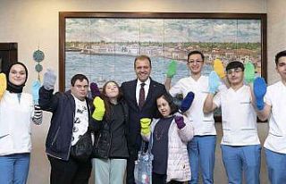 Down sendromuna renkli çoraplarla dikkat çektiler