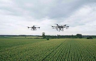 Dronlar zirai mücadelede çiftçiye kolaylık sağlıyor