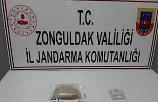 Durdurulan otobüsteki yolcudan uyuşturucu çıktı