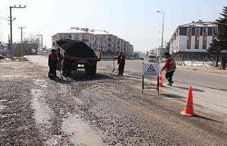 Düzce’de 150 ton soğuk asfalt yollarla buluşuyor