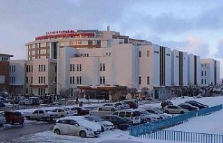 (Düzeltme) Genç hemşire doğuma 15 gün kala bebeğiyle...