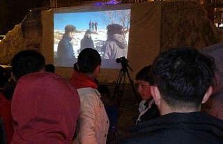 Eksi 10 derecede açık alanda film keyfi