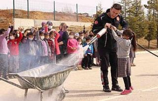 Elmalılı öğrencilere yangın tatbikatı