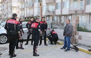 Emekli polis tartıştığı komşusunu silahla yaralayıp,...