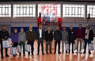 Emet’te yarışmada dereceye giren öğrenciler...