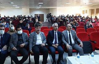 Erciş’te akademisyen ve yöneticiler öğrencilerle...