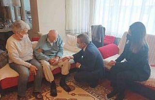 Erdek Kaymakamı yaşlıları unutmadı