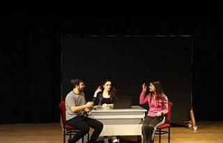 Erzincan’da “Dokunma Bana” isimli tiyatro oyunu...