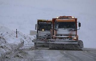 Erzincan’da kar ve tipiden 89 köy yolu ulaşıma...