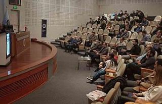 Erzurum Tabip Odası’nın düzenlediği konferansta...