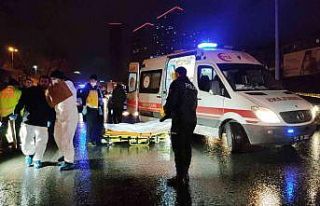 Esenyurt’ta köprüden atlayan erkek şahıs hayatını...