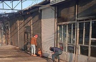 Esnafın soğuk havayla mücadelesi, donan kilitleri...