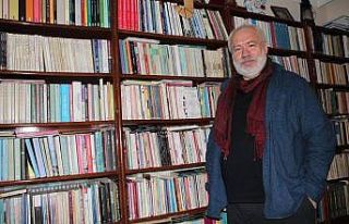 Evinde 4 tır dolusu kitap bulunan öğretim üyesinin...