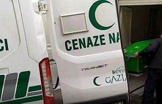 Evinde bıçaklı saldırıya uğrayan kişi hayatını...