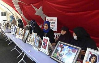 Evlat nöbetindeki aileler 917 gündür sorumlu buldukları...