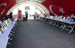 Evlat nöbetindeki anne 916 gündür yüzde 40 işitme...