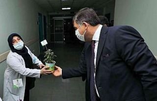 Fadıloğlu, sağlık çalışanlarını ziyaret etti