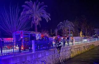 Fethiye’de su kanalına düşen 2 kadını itfaiye...